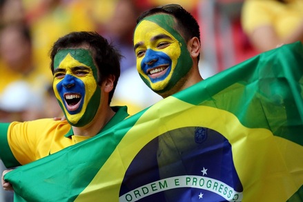 Brasil x Camares - Torcida toma o Man Garrincha