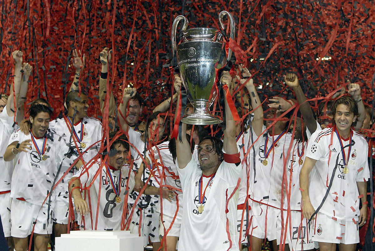 Paolo Maldini levanta o trofu da Liga dos Campees 2006/07